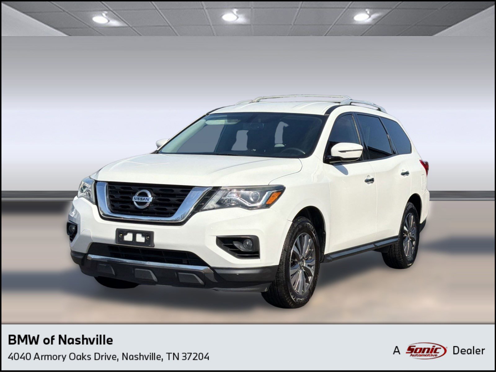 Used 2018 Nissan Pathfinder SV image 1
