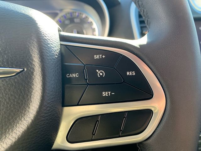 Used 2023 Chrysler 300 Touring w/ Sport Appearance Package image 30