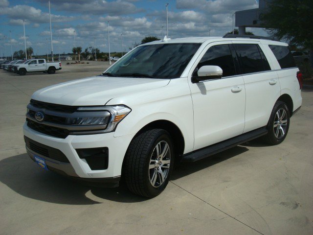 Used 2024 Ford Expedition XLT RWD image 3