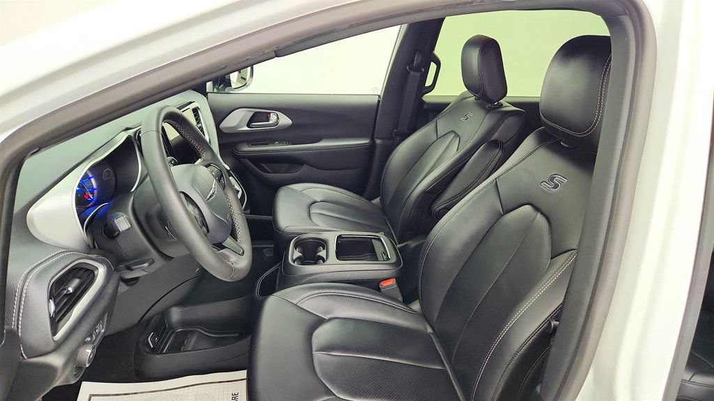 Used 2024 Chrysler Pacifica Limited FWD image 21