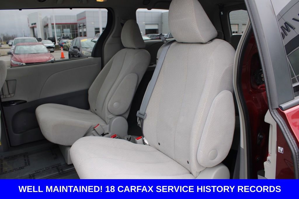 Used 2014 Toyota Sienna LE image 22