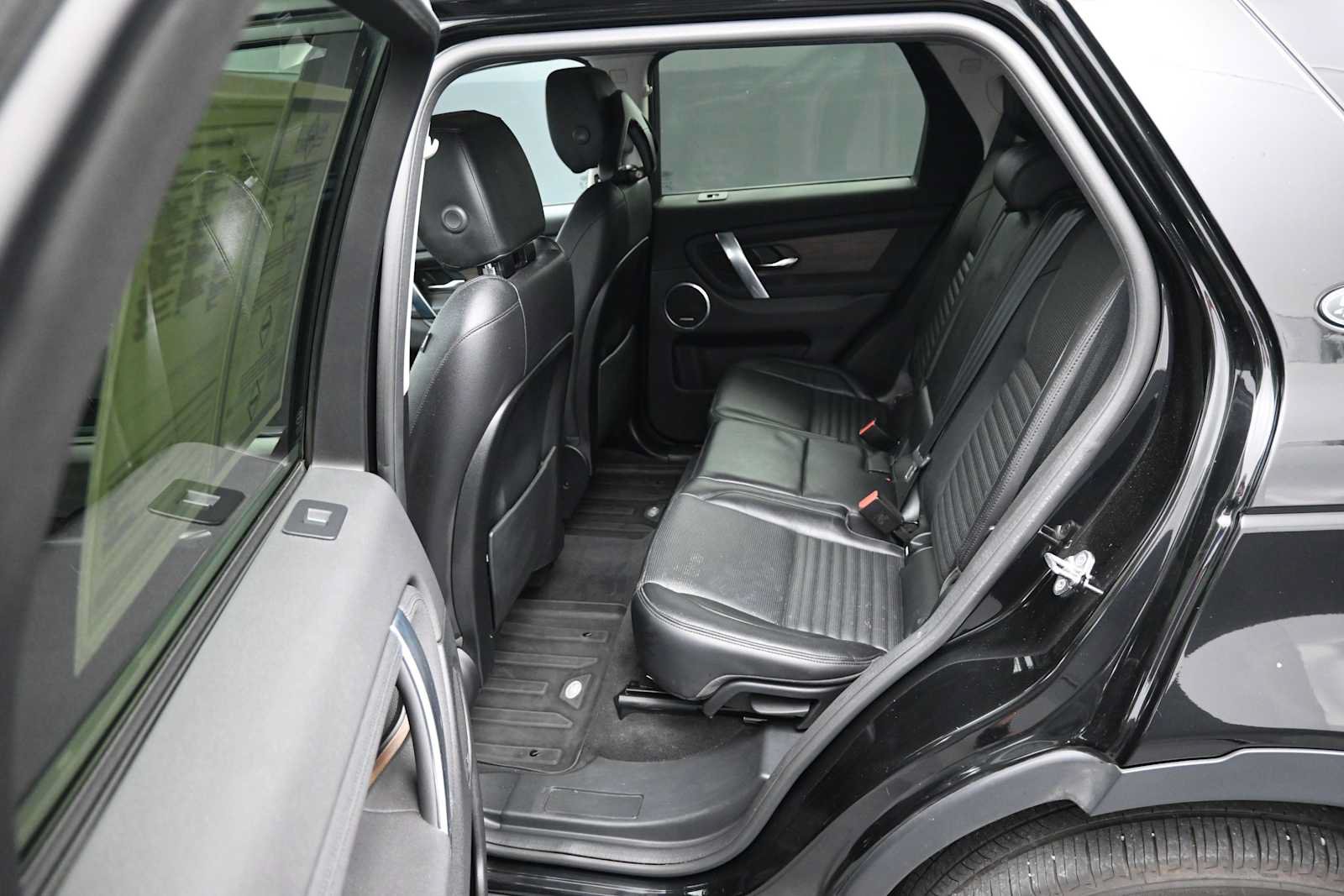 Used 2020 Land Rover Discovery Sport SE AWD/4WD image 17
