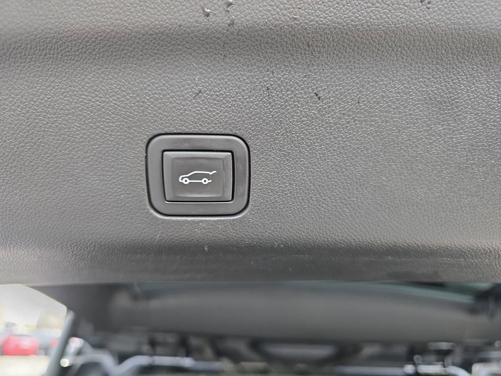 Certified 2024 GMC Yukon SLT w/ SLT Luxury Package AWD/4WD image 14