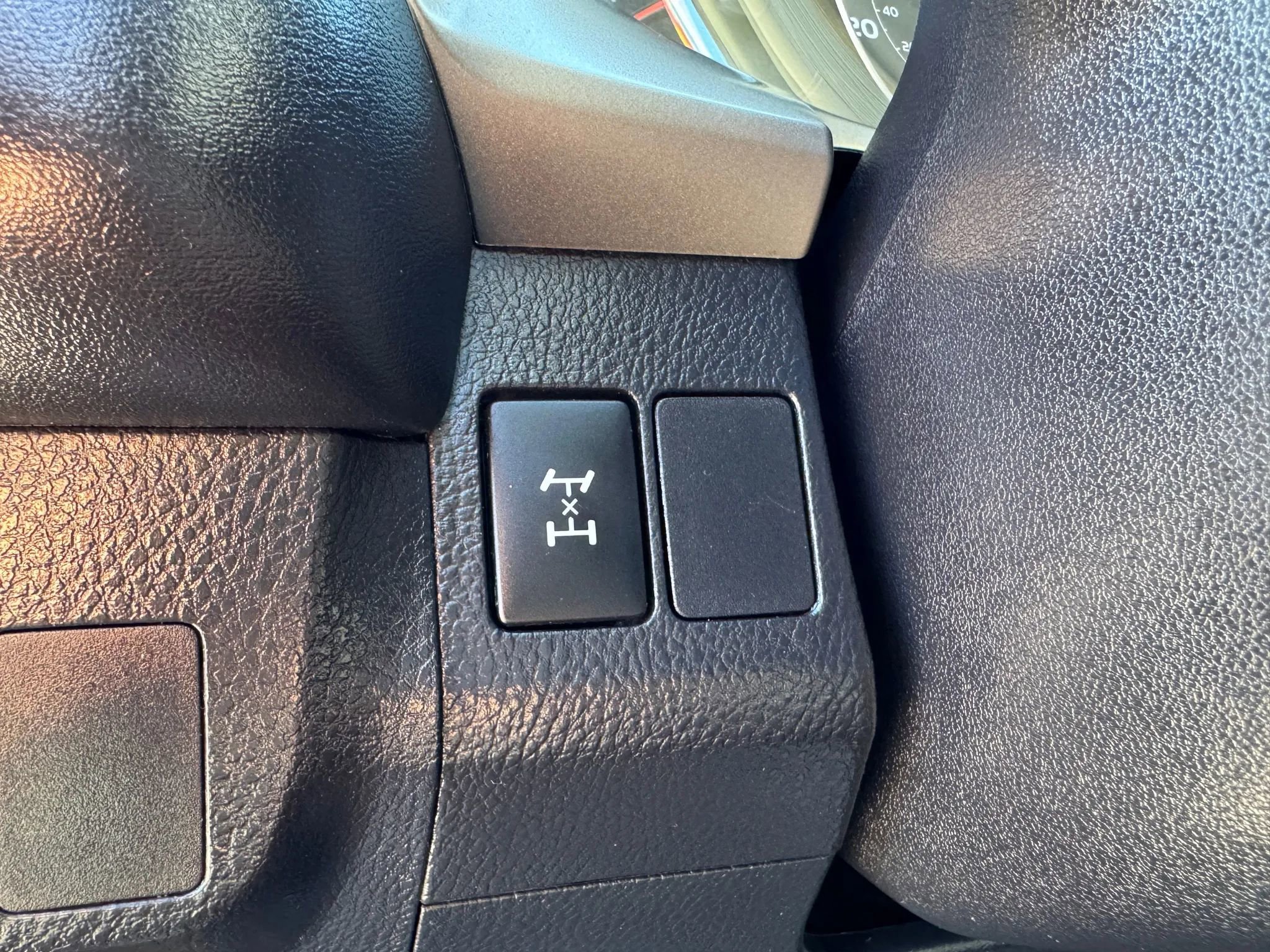 Used 2015 Toyota RAV4 XLE image 27