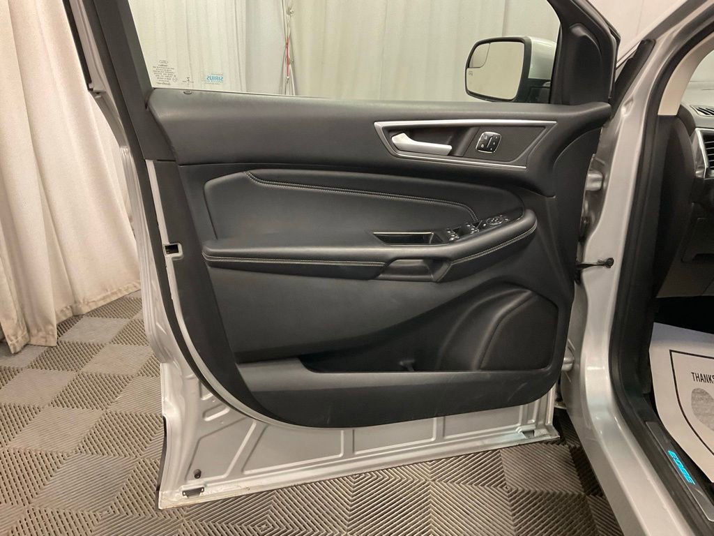 Used 2018 Ford Edge Titanium FWD image 23