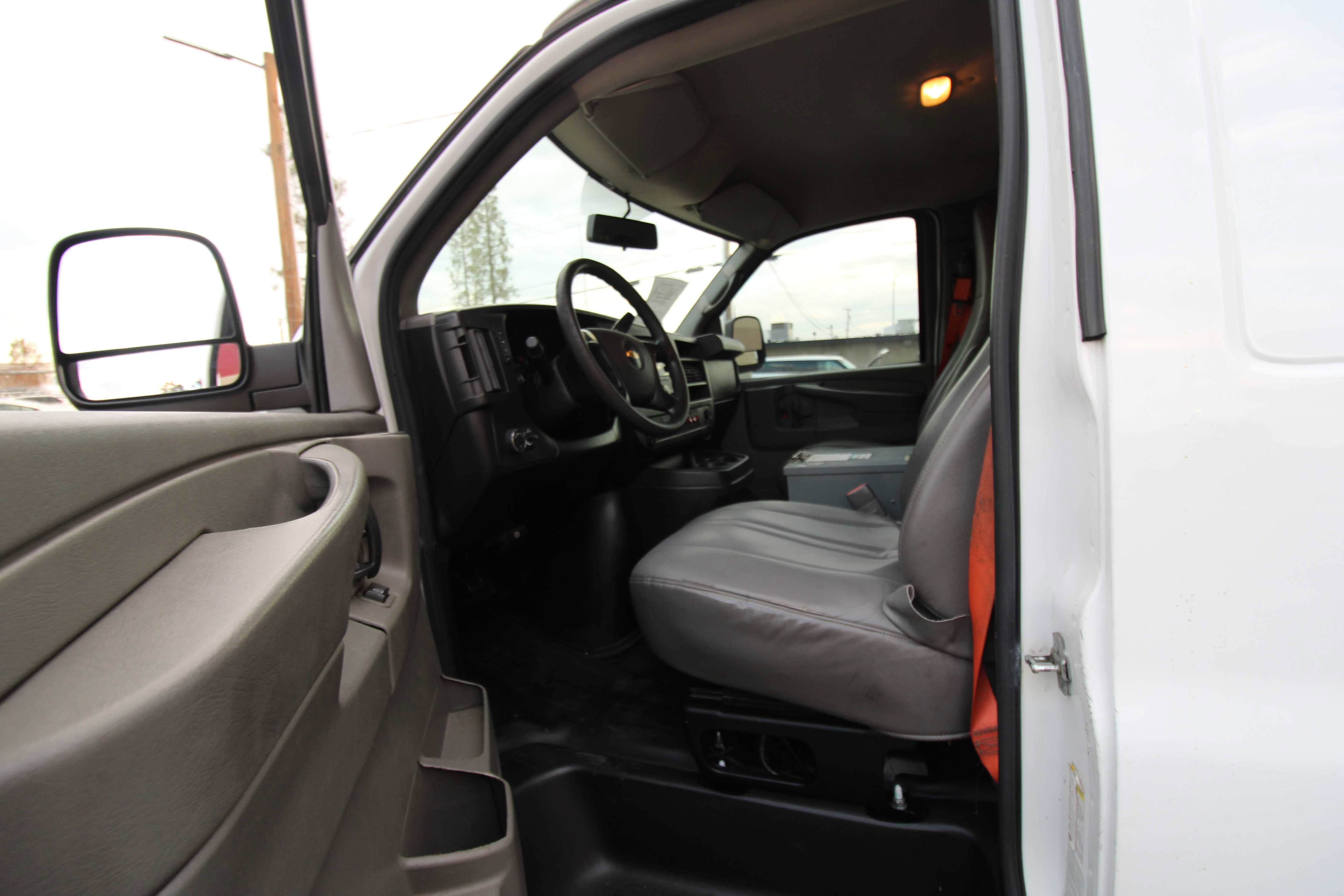 Used 2014 Chevrolet Express 2500 image 18
