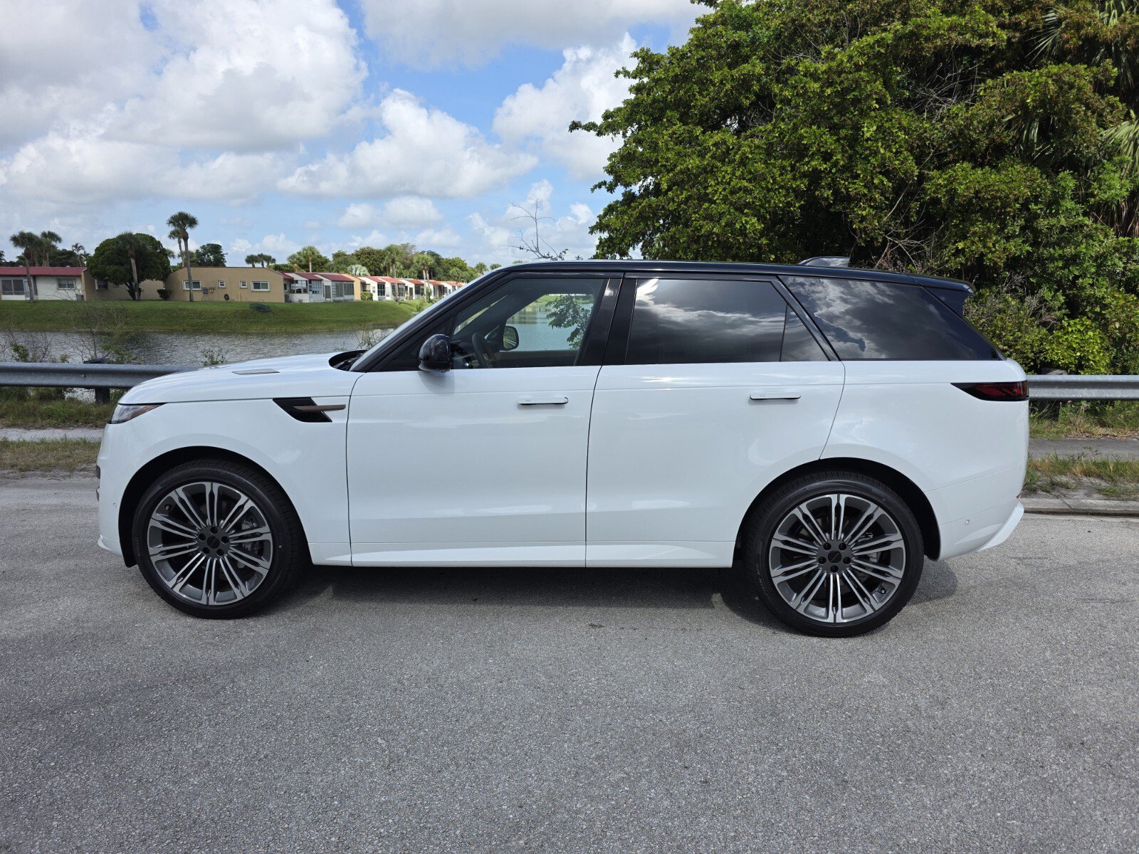 Used 2026 Land Rover Range Rover Sport Dynamic SE AWD/4WD image 7