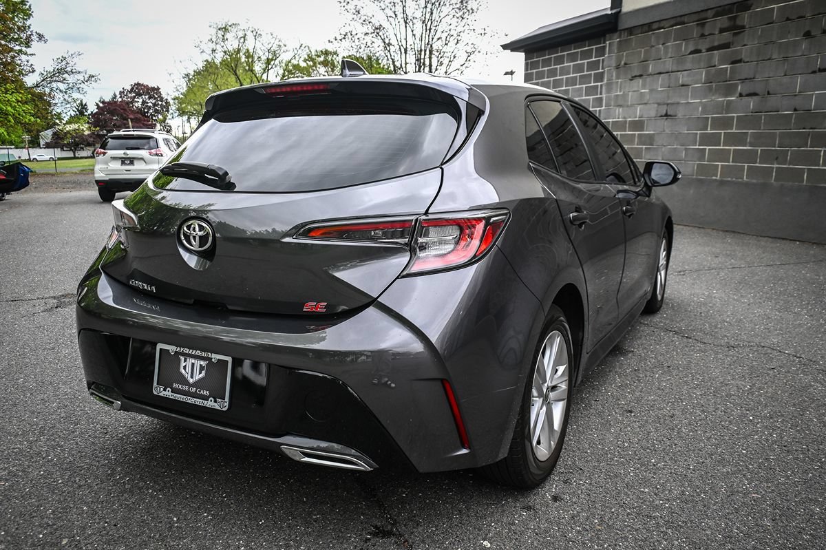 Used 2021 Toyota Corolla SE w/ SE Preferred Package FWD image 5