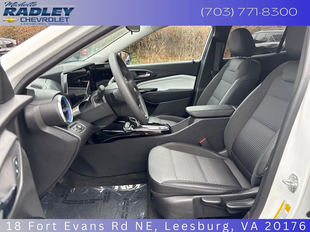 Used 2025 Chevrolet Trax LT image 21
