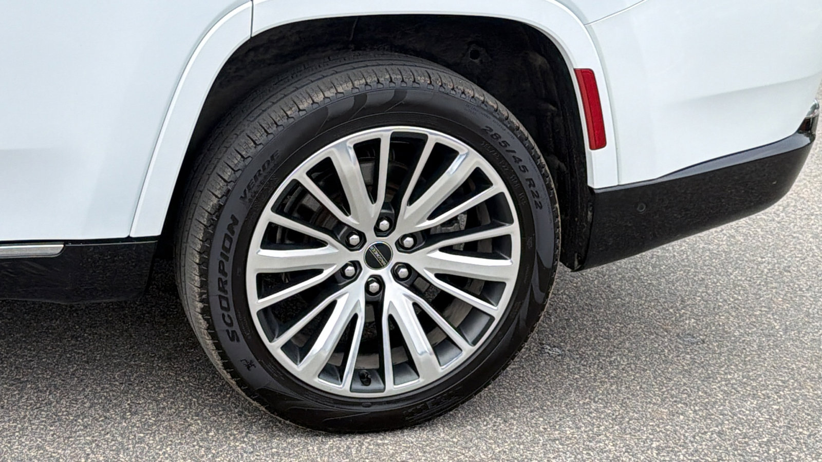 Used 2025 Jeep Grand Wagoneer 4WD image 12