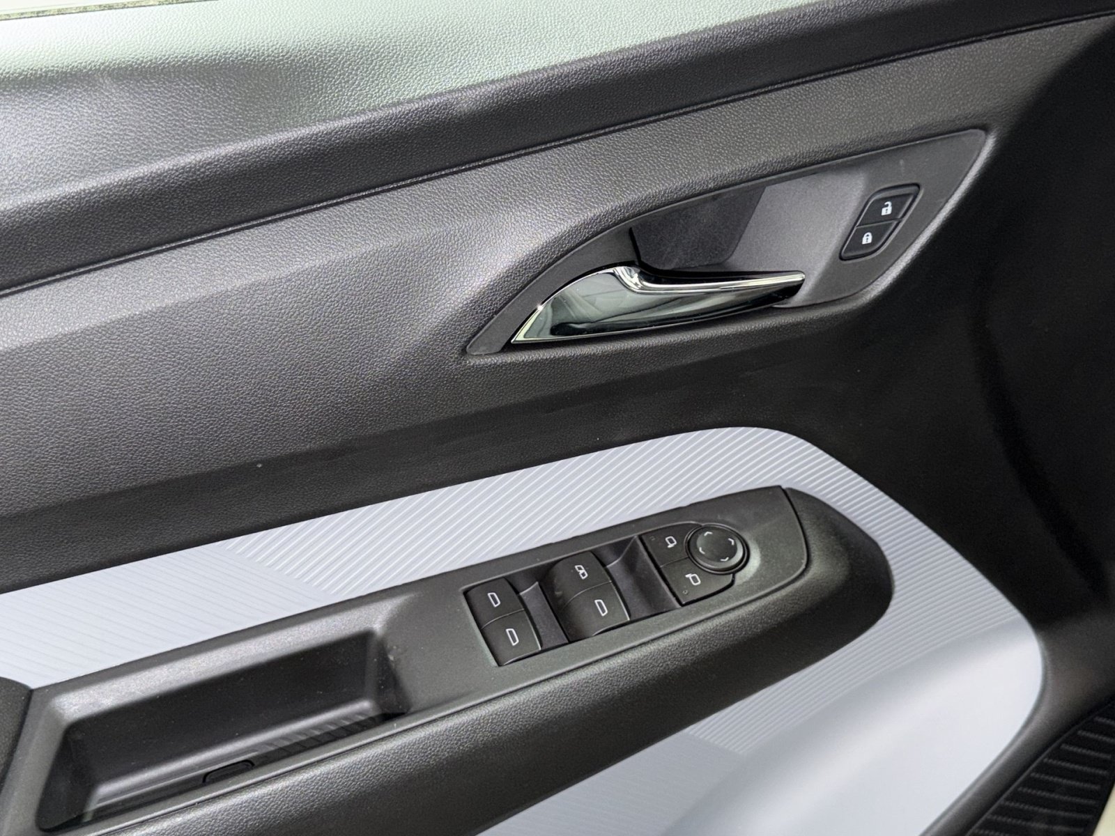 New 2027 Chevrolet Bolt LT w/ Comfort Package FWD image 15