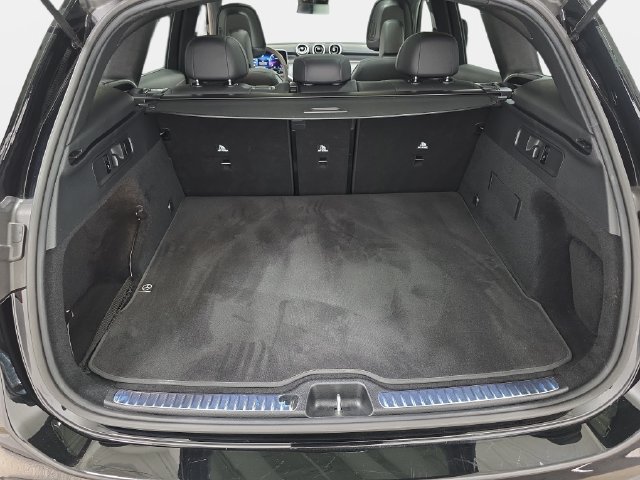 Used 2024 Mercedes-Benz GLC 300 4MATIC image 35