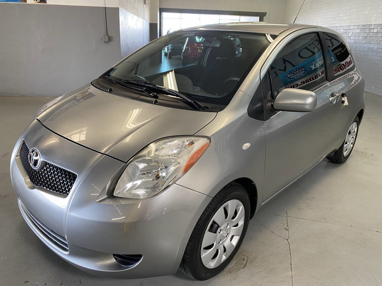 Used 2008 Toyota Yaris 2-Door Hatchback image 3