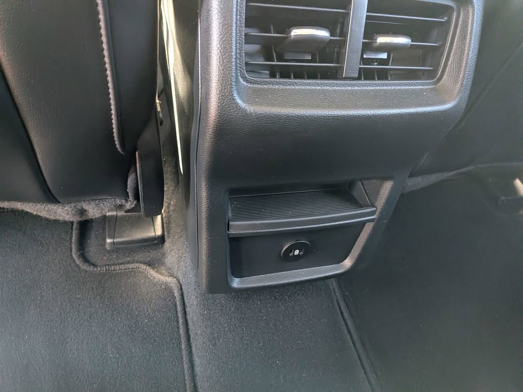 Used 2024 Ford Edge SEL image 25