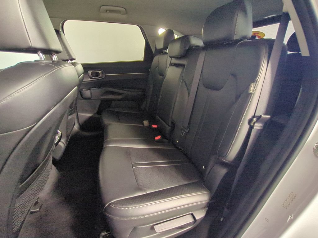 Used 2024 Kia Sorento S AWD/4WD image 16