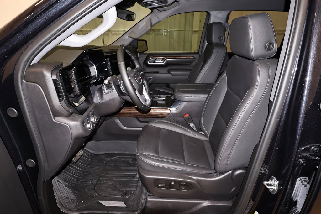 Used 2025 GMC Sierra 1500 Elevation w/ Elevation Premium Package image 12