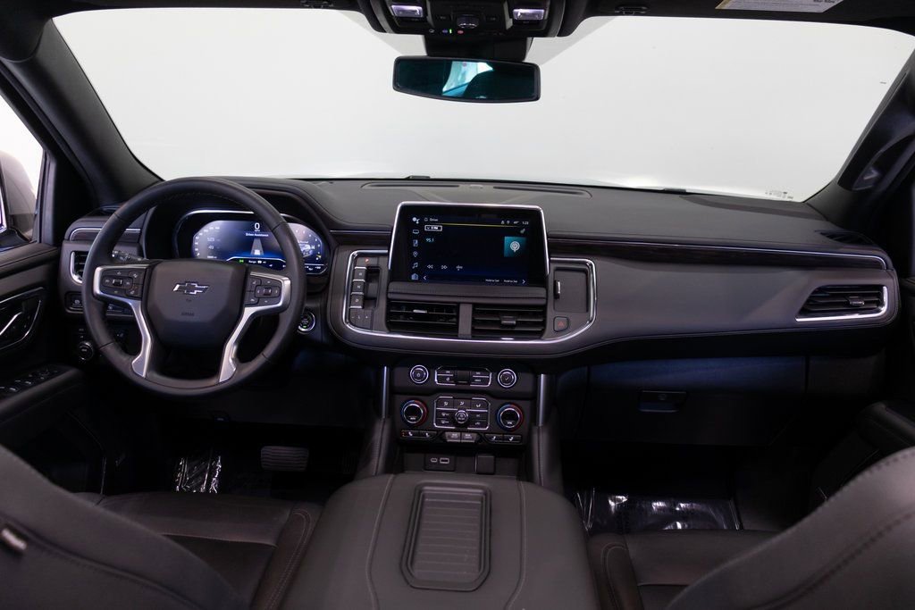 Used 2024 Chevrolet Suburban Z71 w/ Luxury Package image 28