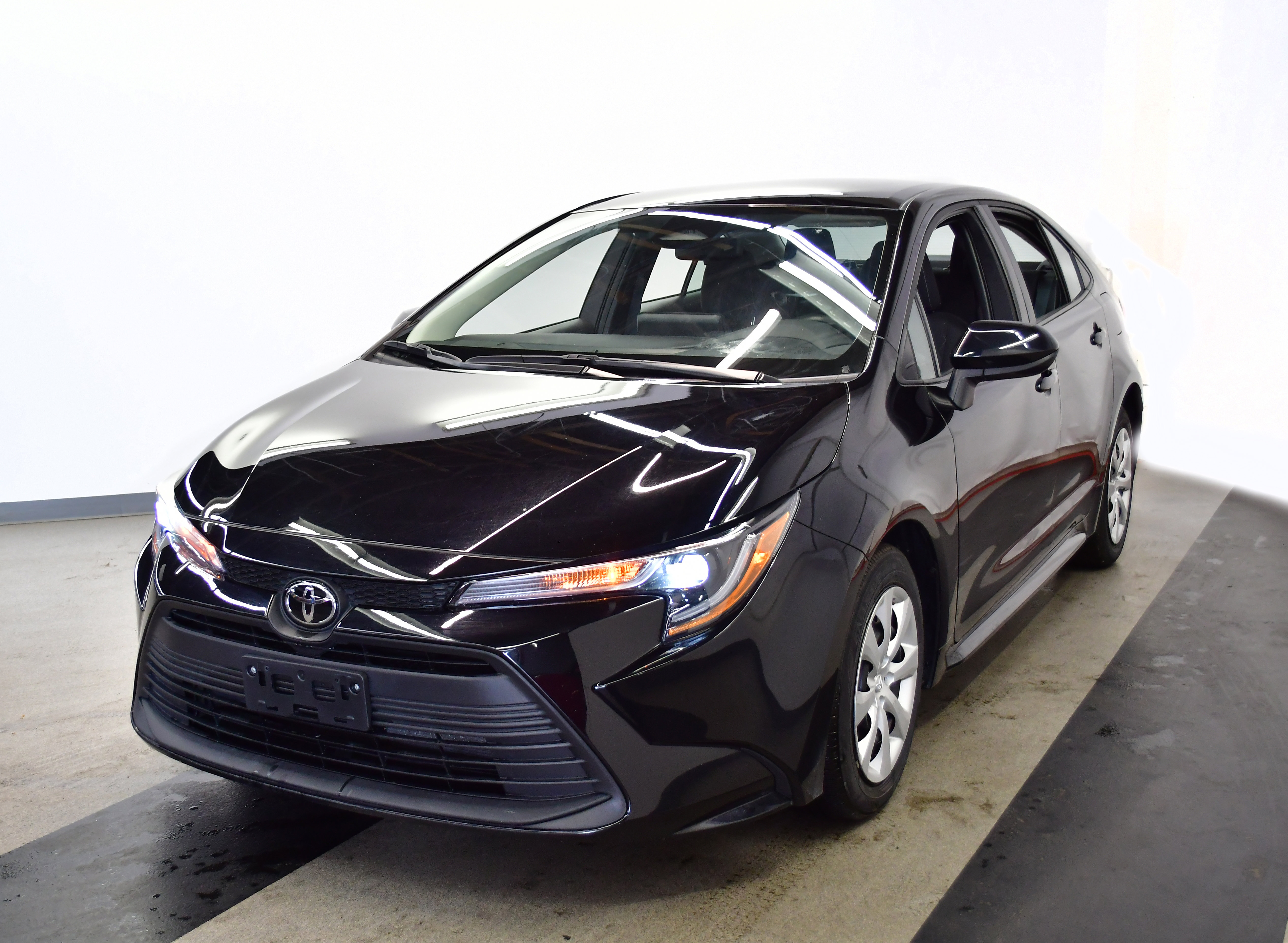 Used 2025 Toyota Corolla LE image 4