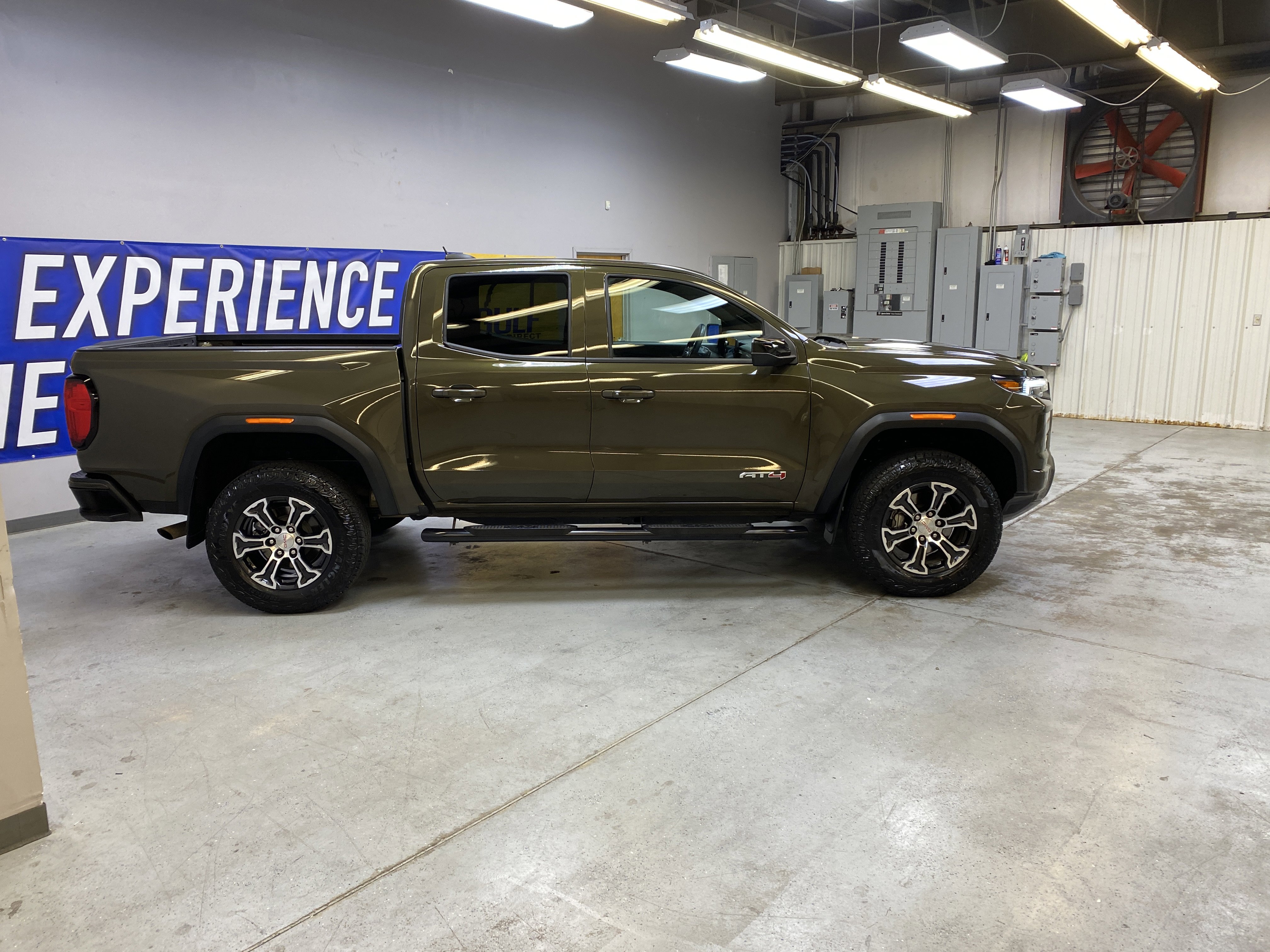 Used 2024 GMC Canyon AT4 image 8