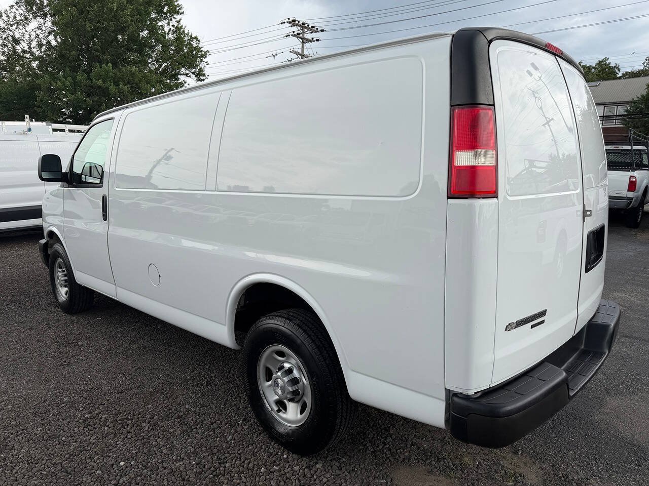 Used 2015 Chevrolet Express 2500 RWD image 4