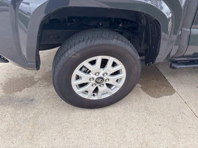 Used 2025 Toyota Tacoma SR5 AWD/4WD image 9