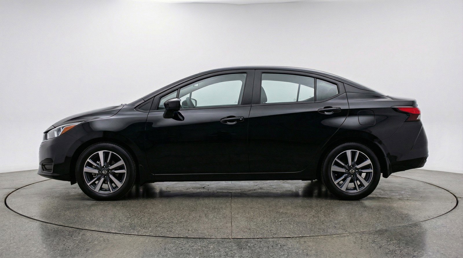 Used 2025 Nissan Versa SV FWD image 3