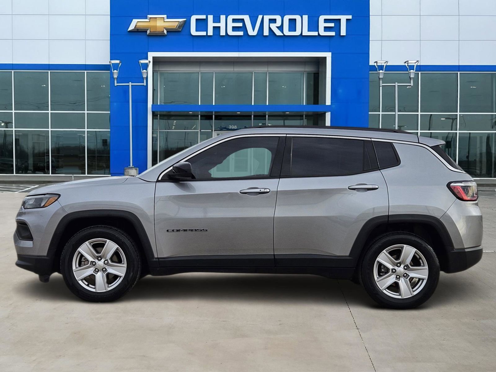 Used 2022 Jeep Compass Latitude image 3