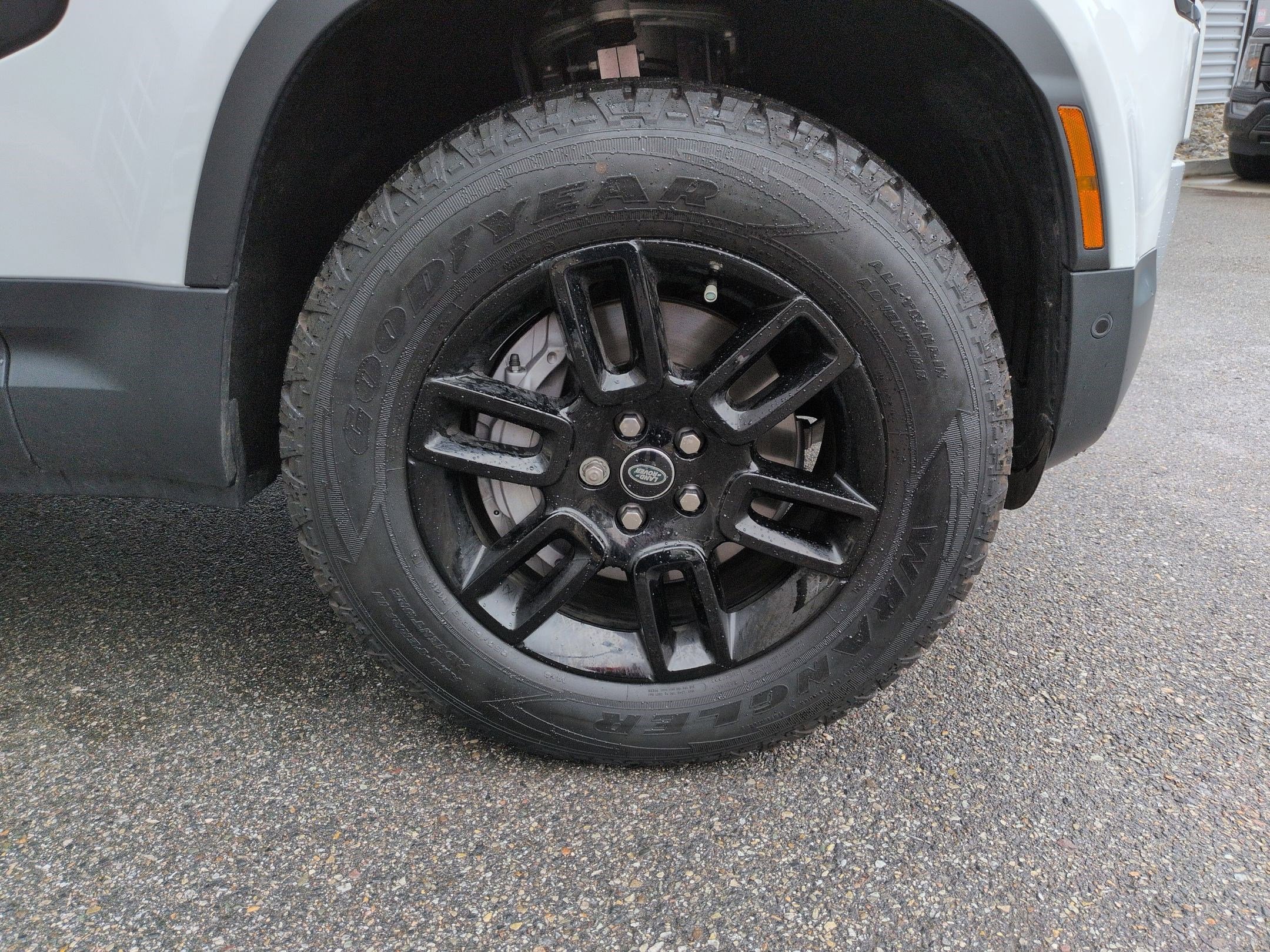 Used 2025 Land Rover Defender 110 S image 33