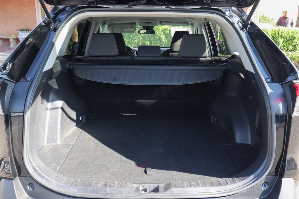 Used 2022 Toyota RAV4 XLE image 8