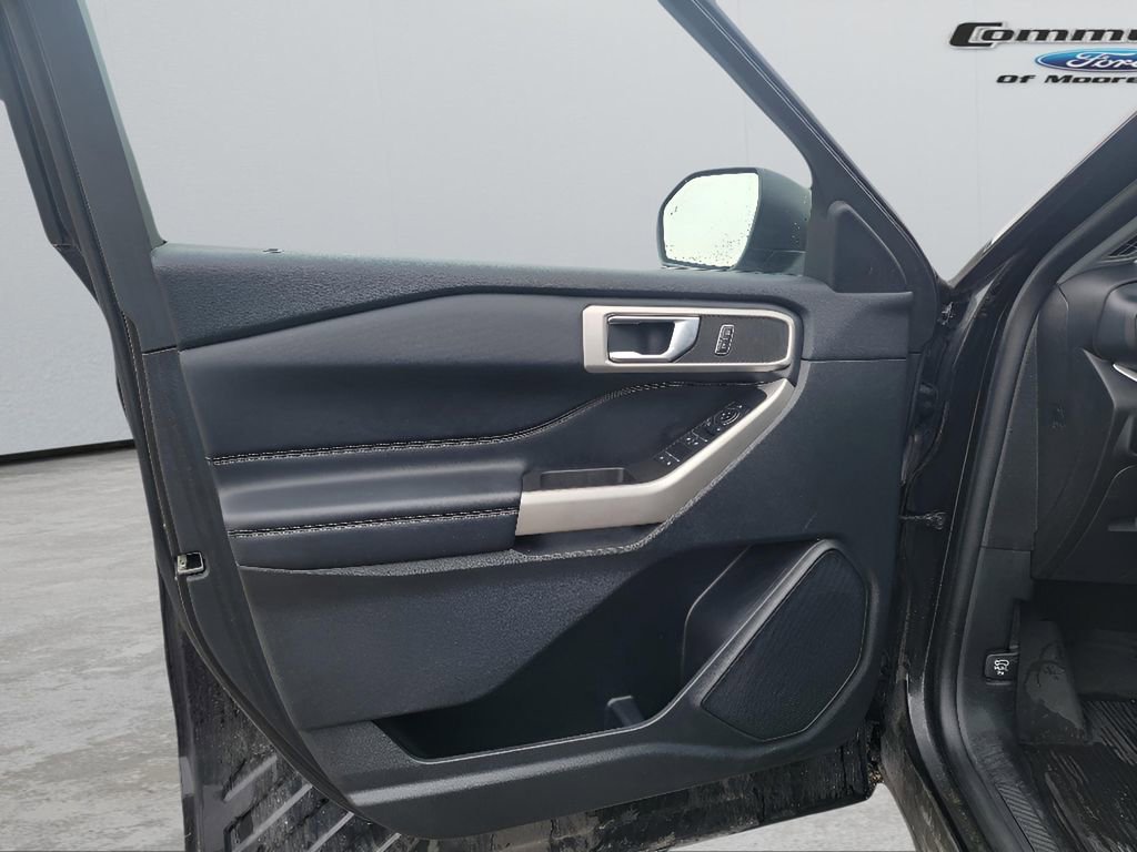 Used 2023 Ford Explorer XLT w/ Equipment Group 202A AWD/4WD image 13