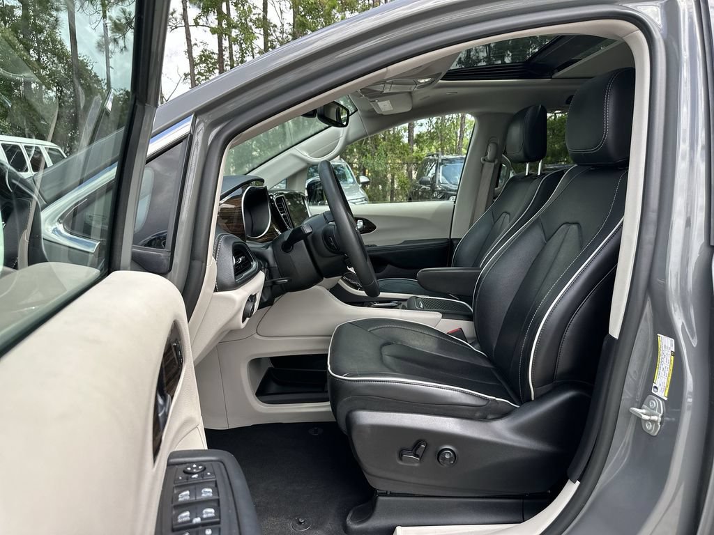 Used 2023 Chrysler Pacifica Limited FWD image 20