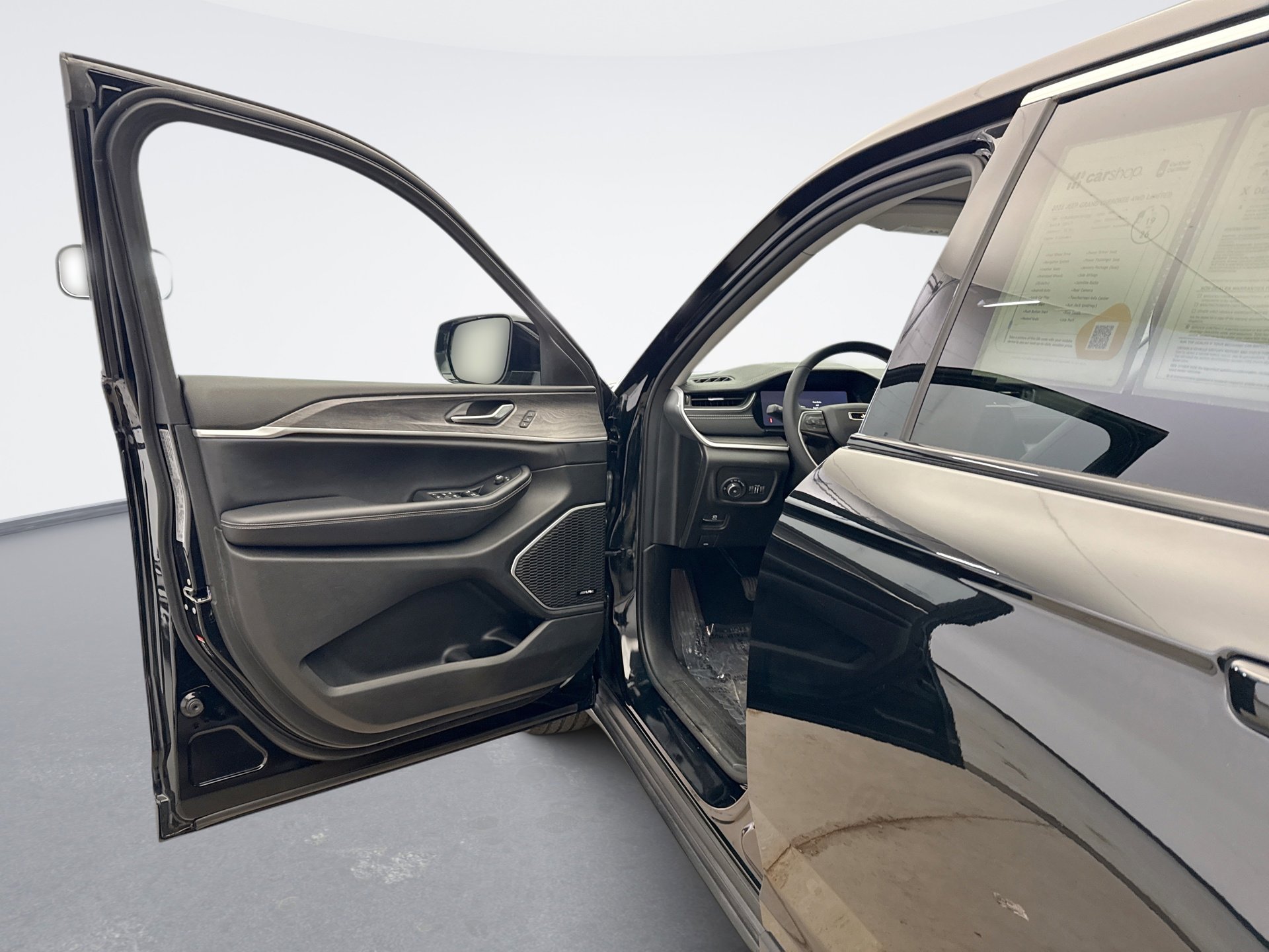 Used 2023 Jeep Grand Cherokee Limited image 9