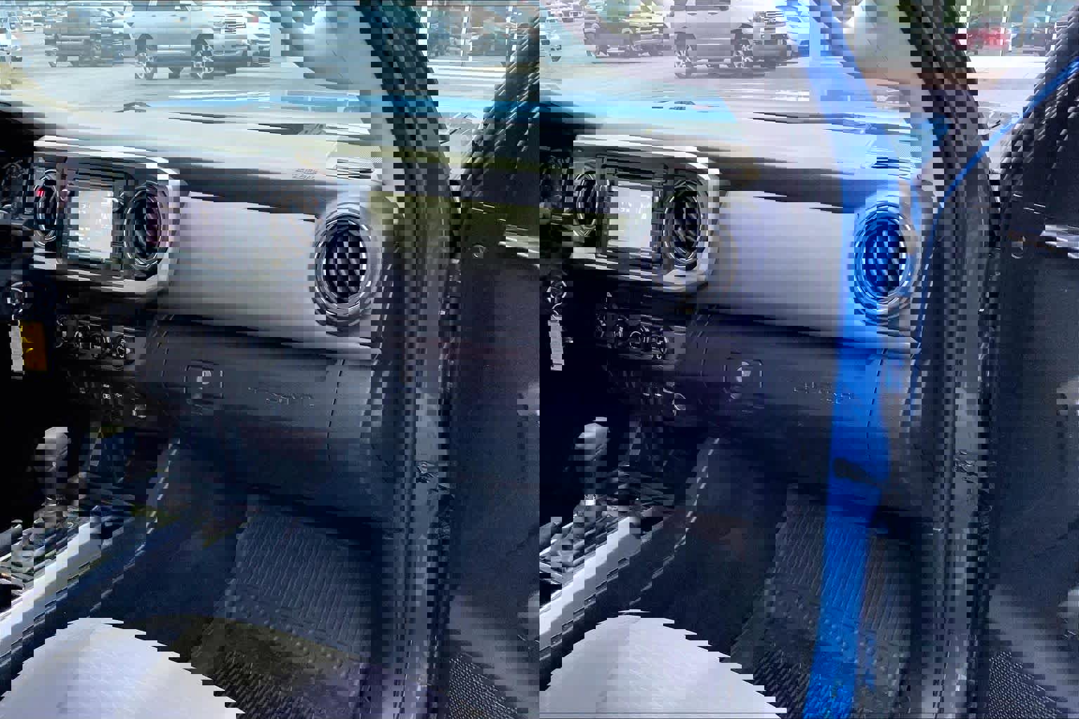 Used 2018 Toyota Tacoma SR5 AWD/4WD image 18