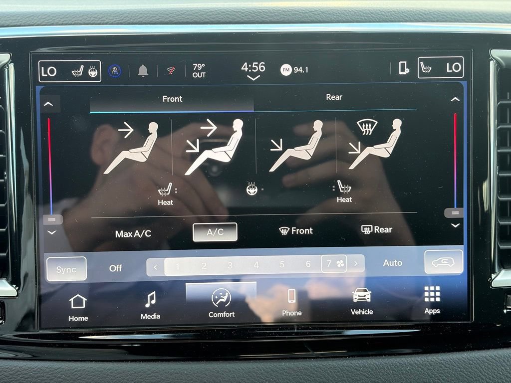 Certified 2025 Chrysler Pacifica Select FWD image 36