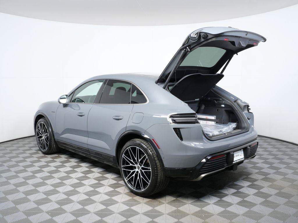 New 2026 Porsche Macan Turbo Electric AWD/4WD image 30