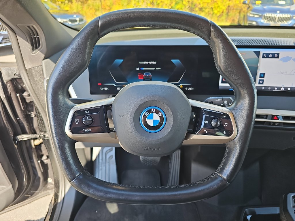 Used 2024 BMW iX xDrive50 w/ Premium Package AWD/4WD image 17