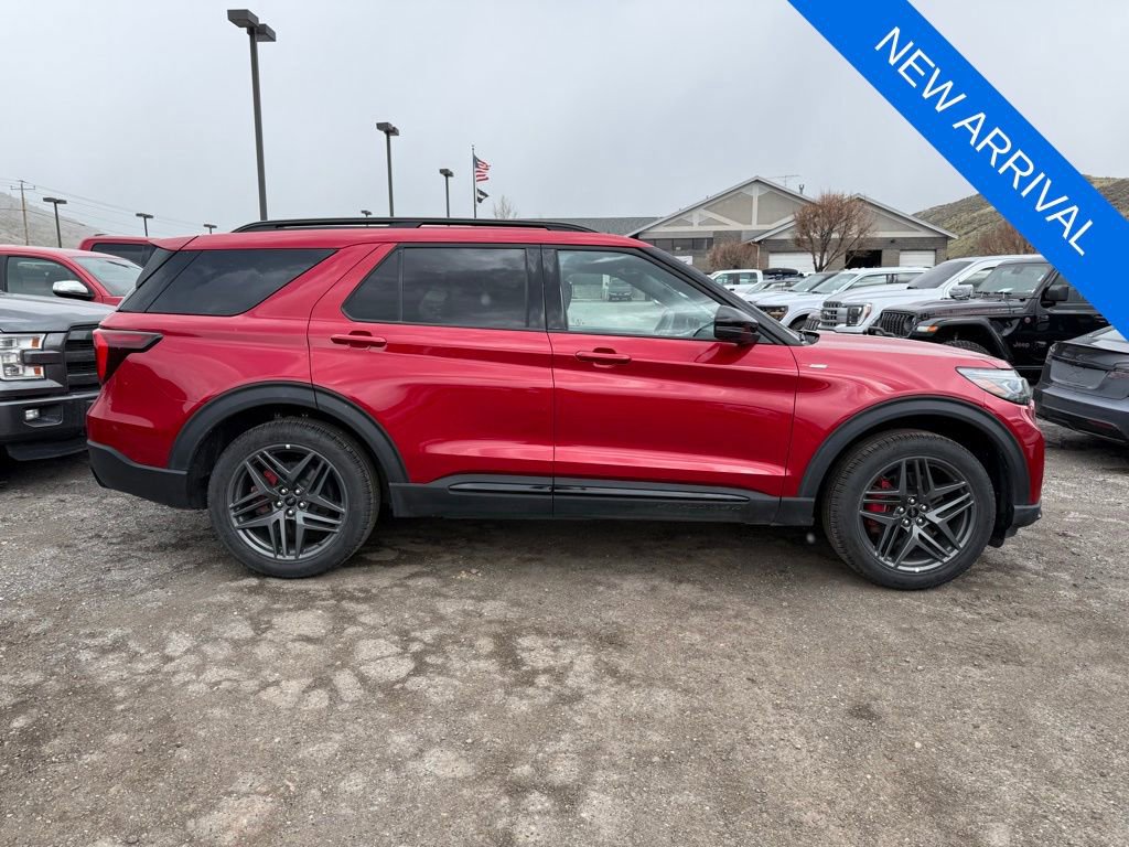 Used 2025 Ford Explorer ST-Line w/ ST-Line Street Pack AWD/4WD image 3