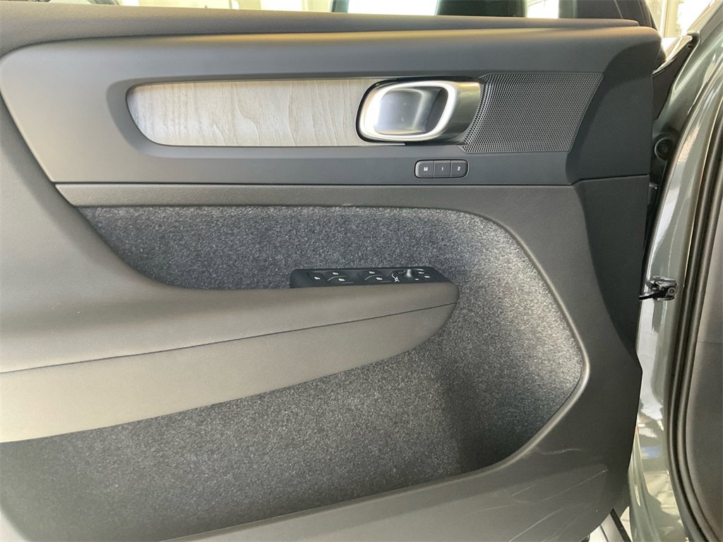 New 2026 Volvo XC40 B5 Core image 18