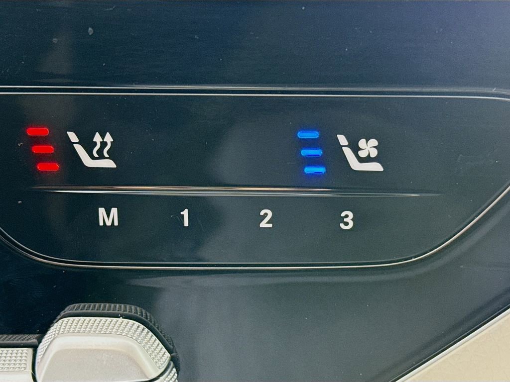 Used 2025 Mercedes-Benz GLC 300 4MATIC image 21