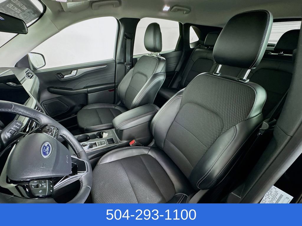 Used 2025 Ford Escape SE image 21