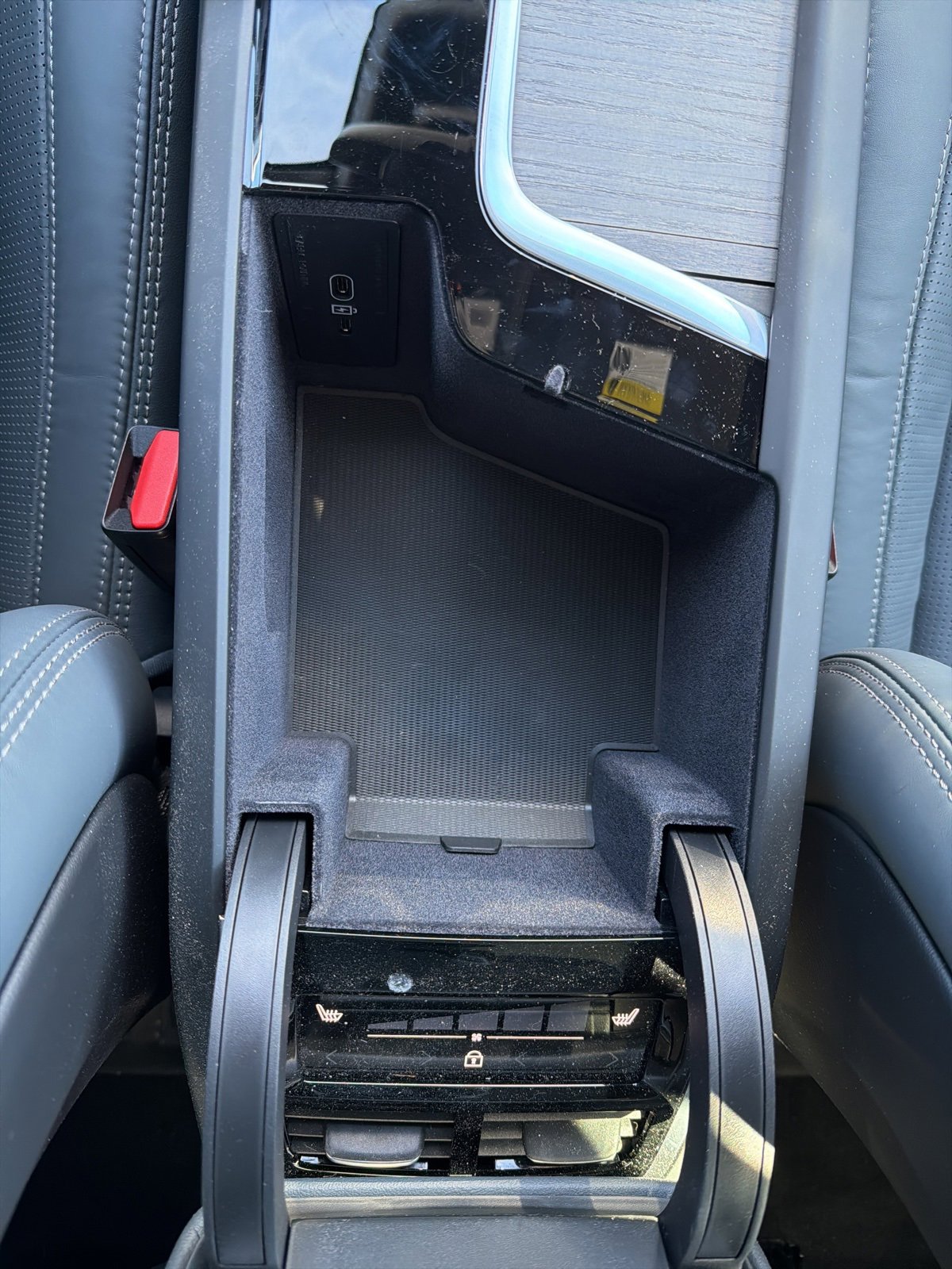 Used 2024 Volvo XC90 T8 Ultimate w/ Protection Package Premier image 42