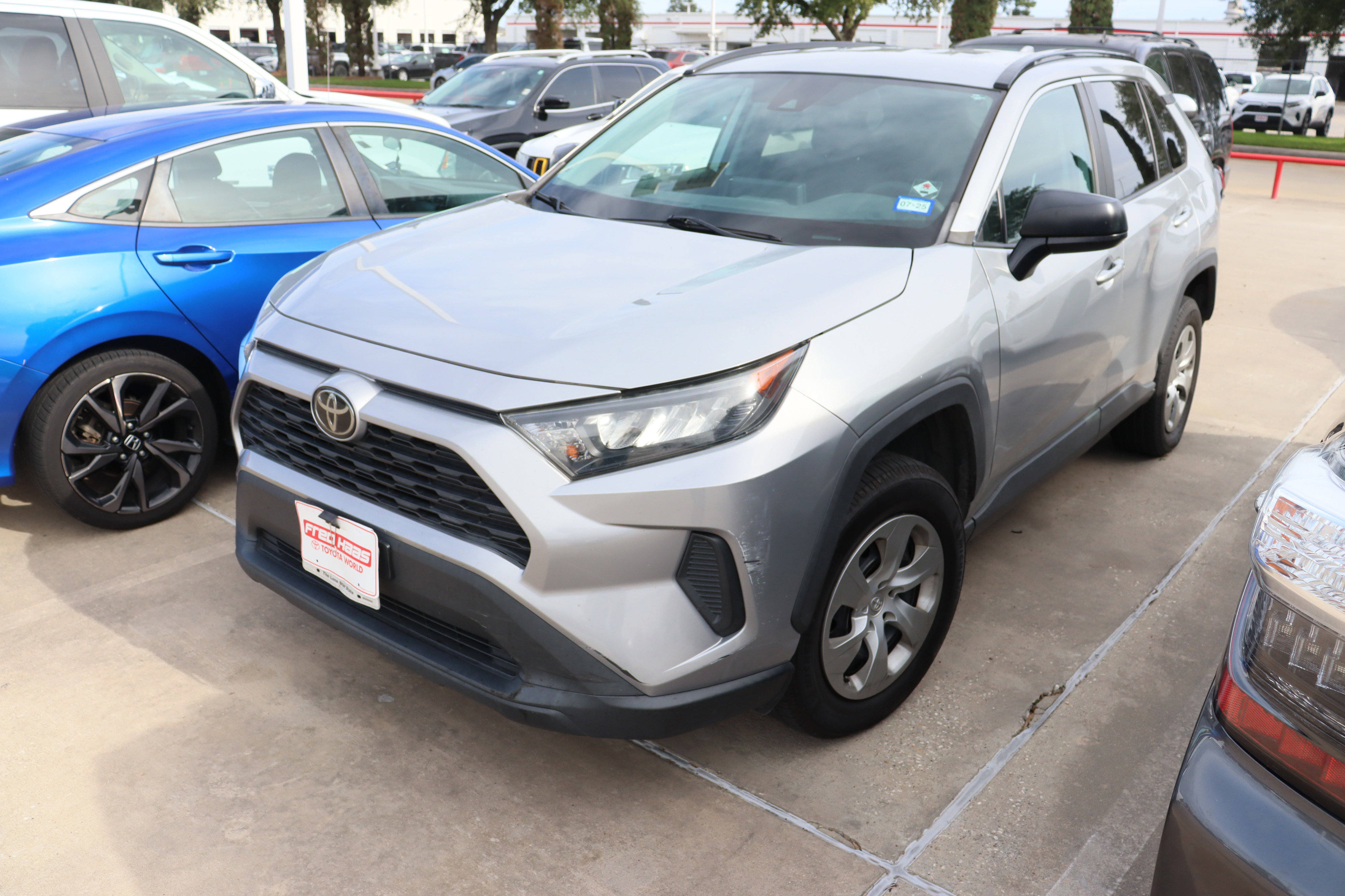 Used 2019 Toyota RAV4 LE image 6