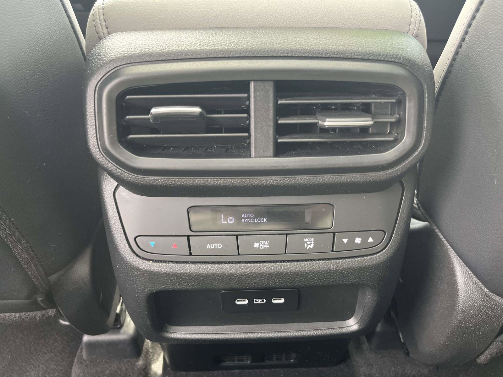 Used 2025 Honda Pilot Touring image 8