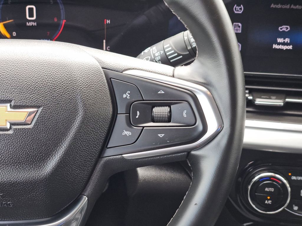 Used 2025 Chevrolet Trax LT w/ LT Convenience Package FWD image 26