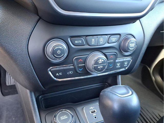 Used 2023 Jeep Cherokee Altitude Lux AWD/4WD image 27