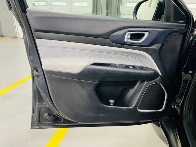 Used 2022 Jeep Compass Latitude FWD image 21