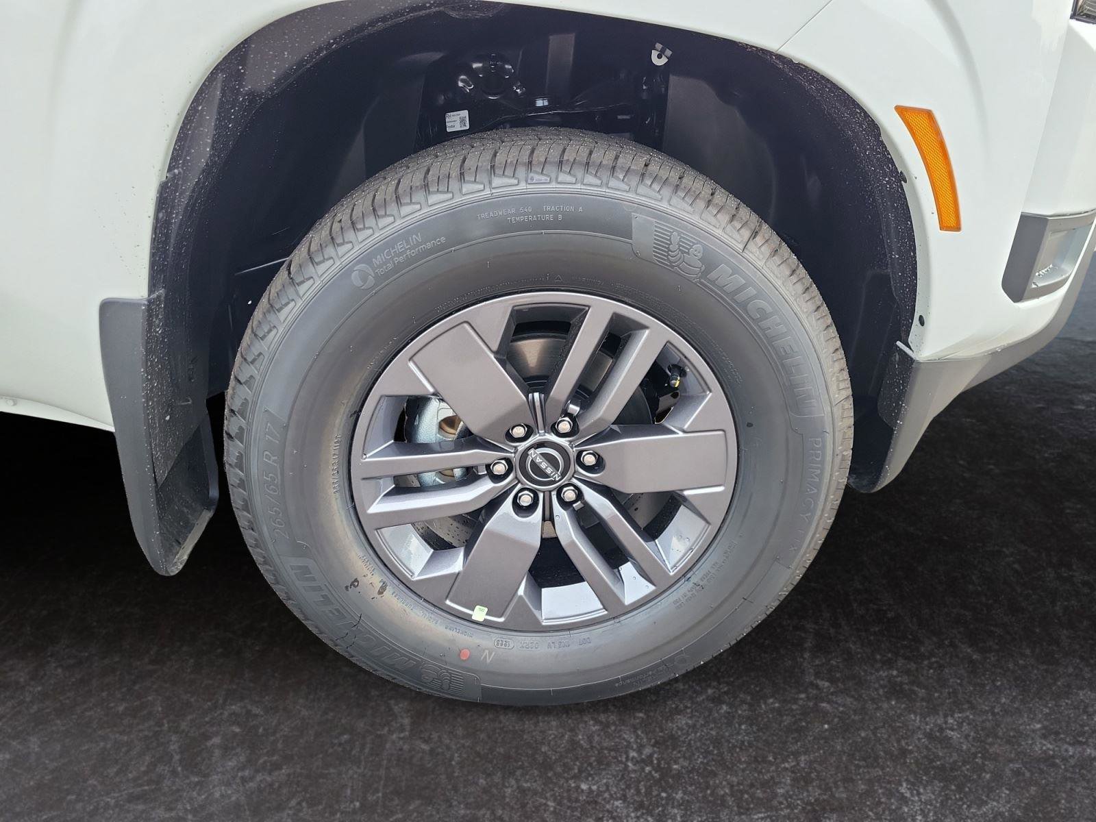 Used 2025 Nissan Frontier SV image 25