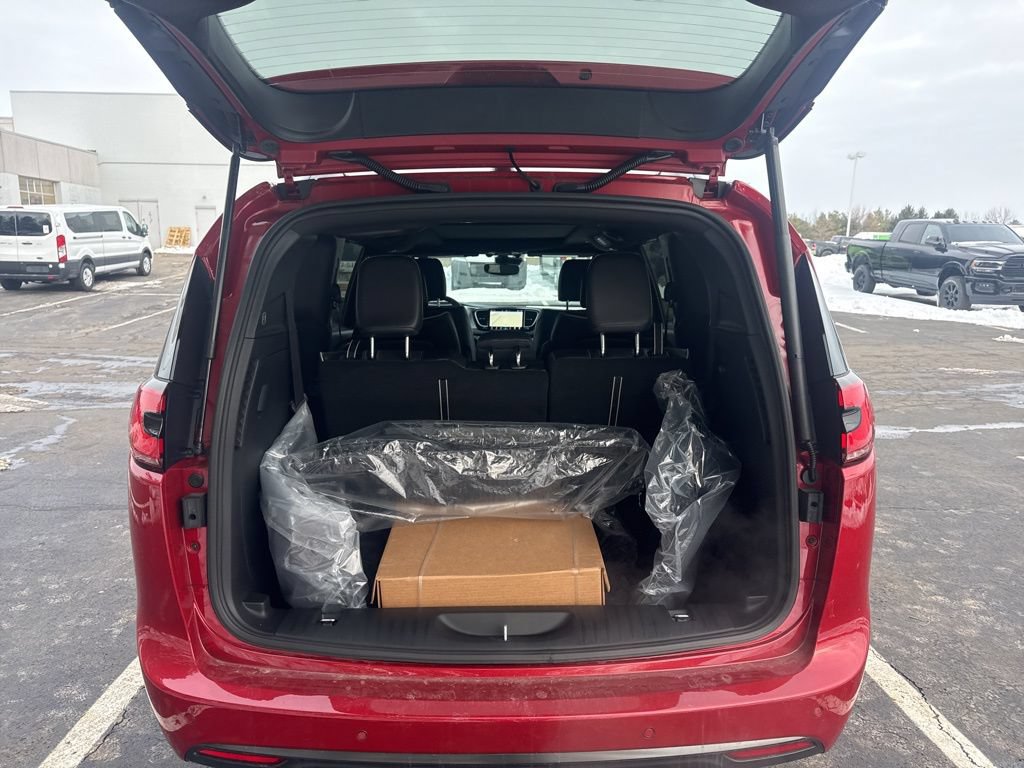 New 2026 Chrysler Pacifica Limited w/ S Appearance Package AWD/4WD image 49