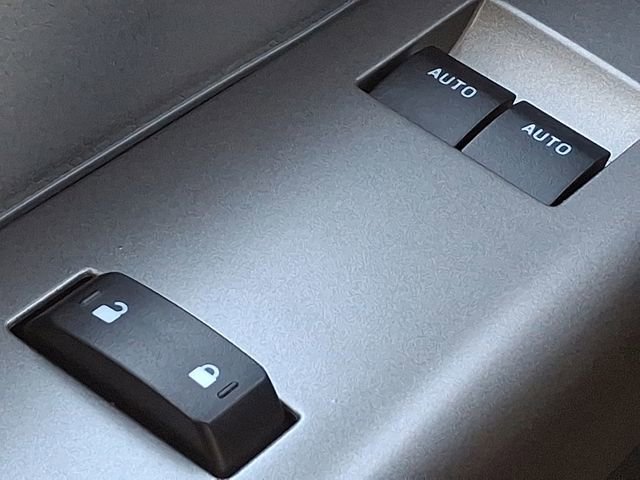 Used 2023 Ford F650 2WD Regular Cab Super Duty image 28