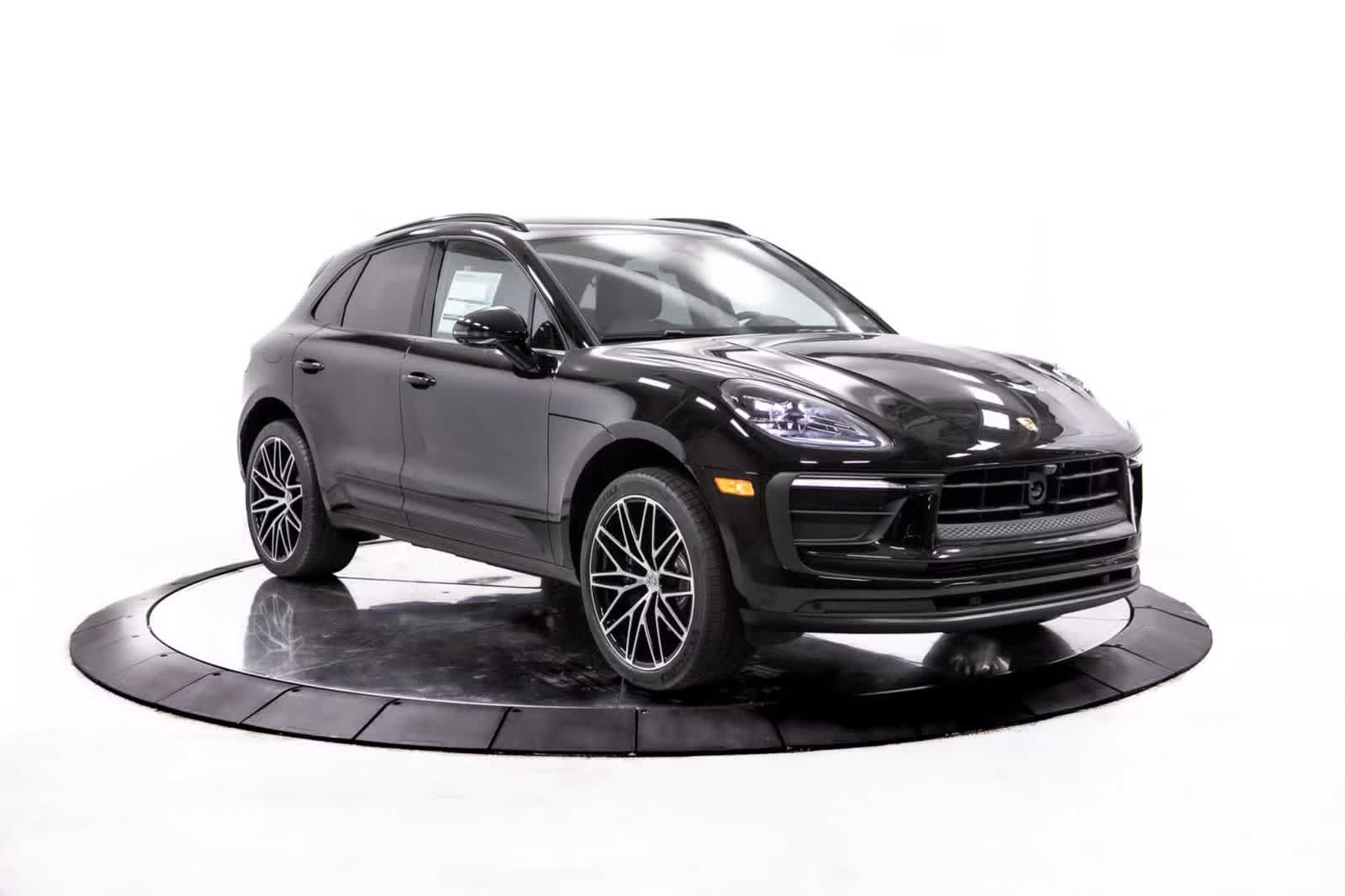 Used 2026 Porsche Macan AWD/4WD image 9